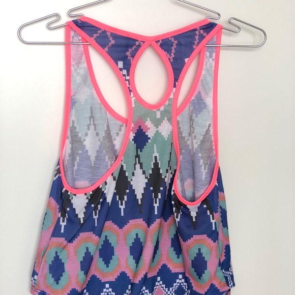 Ladies Crop. Size medium. NWT - Picture 2 of 2